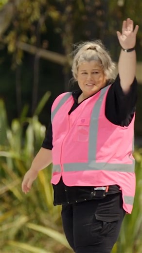 Urzila Carlson | Get the Swiss ball in the kayak without getting wet #taskmaster NZ #urzilacarlson | Instagram