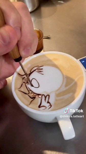日常組のラテアートとネイルの楽しみ