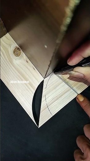 A simple way to determine the angle of a cut... #carpentry #carpentry #woodworking #tipstrics #diy