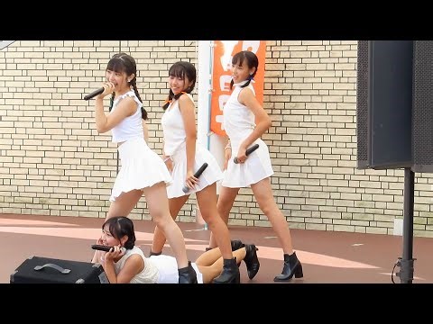 【アイドル】白い衣装の眩しいアイドルグループの2