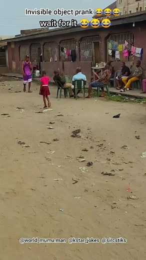 invisible object prank 😂😂😂 #trending #laugh #comedy #invisibleprank #invisibleobjectprank #prank #prankster #pranks #comedyindia