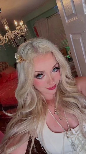 Lyssy Noel (@iamlyssynoel) - Jamming Out with Lyssy Noel at 3am Trend