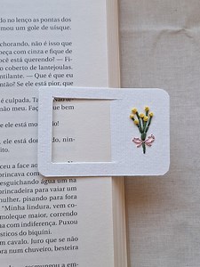 Marcador de Páginas Floral Bordado à Mão para Livros