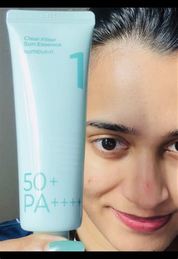 ✨Sunscreen review 004- @numbuzin No.1 clear filter sun essence✨ Pros- ✅ No white cast ✅ No pilling ✅ No heavy feeling ✅ No breakouts ✅ No scent ✅ Natural finish ✅ Claims to give 10 hour protection Cons- ❌A bit expensive that other korean sunscreens ❌ Not water resistant #sunscreen #koreansunscreen #skinscaresrilanka #skincareroutine #sunscreenviral