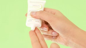 Here's on how to apply Sebium Pore Refiner Step 1: Use on skin cleansed with Sébium H2O Micellar Water Step 2: Apply all-over or on targetted areas of the face, like the T-zone (forehead, nose, and/or chin). Step 3: Can be used on its own or layered with an additional moisturizer. #BiodermaPH #dmarkbeauty #sebiumporefine #poreminimizer #blemishfree #oilyacneprone Try it for yourself! FB Shop: https://www.facebook.com/BIODERMAPhilippines/shop/... Dmarkbeauty: https://dmarkbeauty.com#seborestorete