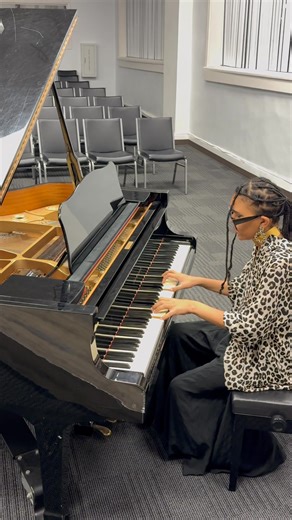 Texas College Choir Student Kaleya Ervin, a classically trained pianist, performs Richard Smallwood's arrangement of Blessed Assurance, originally written by Fanny Crosby 🎹🎼 @topfans #church #churchtiktok #churchtiktoksarebesttiktoks #m #viral #goviral #goviralgo #blowthisupformeplease #trending #trendingvideo #trendingvideos #trend #viralvideo #viralvideos #blowthisup #goviral #trend #trendingreelsvideo #trendingvideos | Texas College Choir