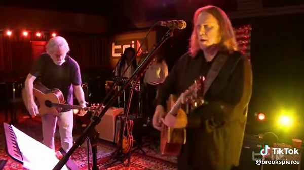 Oh Bobby, whaaat happened? This is an excellent rendintion of The Band's