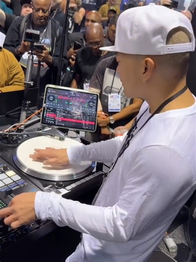 #dj #scratch #incredible #creativeart #edutok