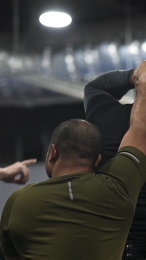 Effective Fitness Combatives on Instagram: "CUFFING: WHY A SUSPECT SHOULDN’T PLACE HIS HANDS ON HIS HEAD We often see officers ordering or placing a suspect’s hands on their head prior to cuffing them. There are several issues with this tactic: 1. Gravity is in the suspect’s favor, and it is possible for them to deliver an elbow strike. 2. It does not take a significant move for the suspect to turn and deliver a strike. 3. The suspect’s posture is structurally strong in this position. 4. If the 