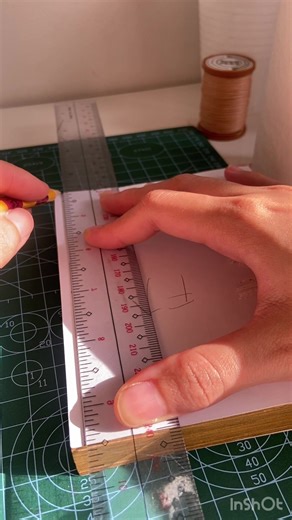 Replying to @Z sorry it took awhile but i hope this helps @Dannae! im not a pro but if anyone has got any questions, i’ll try to answer them 🤍 #bookbinding #fanbinding #fanficbinding #chisel