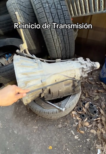 Asi de facil puedes reiniciar una transmisión #holidayhaul #obd2scanner #blcktec #transmission #mechanic