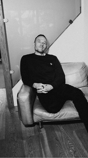 “The vocals on the record are actually from a sample CD…” 💿 MJ Cole shares the story behind his UKG classic ‘Sincere’, from discovering electronic music as a classically trained musician, to the track’s 1998 release, chart success, and award nominations. Head to DJ Mag’s YouTube channel to watch it now ⏯️ Find the link in our bio | DJ Mag