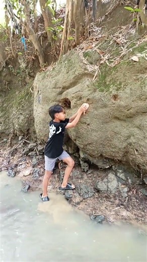 I caught an albino guinea pig #fyp #animals #River