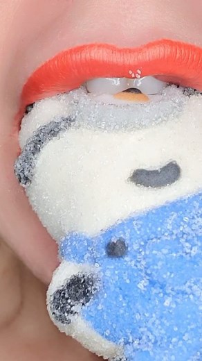 47K views · 1K reactions | ASMR Satisfying Eating! Tell Me Your Favourite Minion? #asmr #asmrfood #satsifyinglips | Satisfying Lips | Facebook