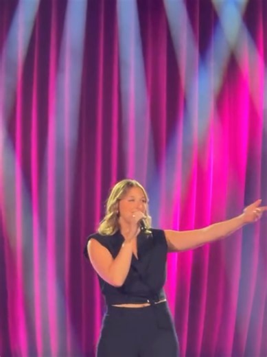 Hélèna Qui Chante «Tout a Changé Rien n'a Changé» au Cap48