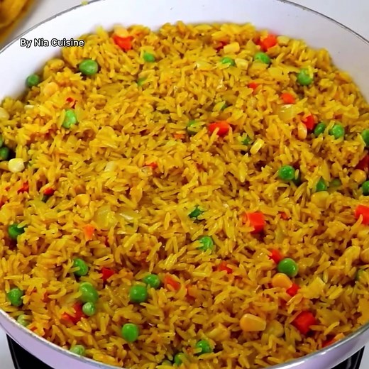 RIZ AU CURRY Une petite recette rapide de riz au curry. 💞J’ai aussi ajouté du lait de coco pour le côté douceur qui rends la recette impeccable 👌🏽 Nia❤️ | By Nia Cuisine