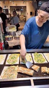 Delicious Vegetables Pancake in Taipei Night Market - Taiwanese Street Food