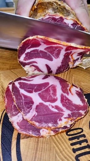 Capocollo Calabrese: Il Gusto della Tradizione