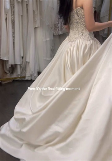 Elegant Basque Waistline Wedding Gown for 2025 Brides