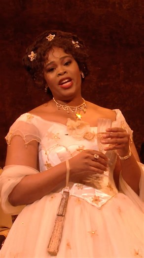 Happy New Year! 🥂 We're beginning 2026 with a burst of joy from La traviata as we raise a glass to the famous 'Brindisi', Verdi’s irresistible 'Drinking Song' that sets every celebration alight. 🎥 Stephen Costello and Pretty Yende | Royal Ballet And Opera