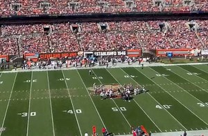 Browns, Patriots Fans Joined Forces To Chant "F--k The Yankees" During Game (VIDEO)