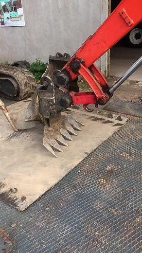 Excavator Stuck in Mud: Recovery and Transport Process