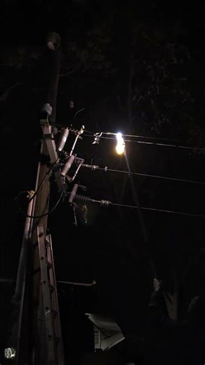 Ballasted 14.4kV resonant arcs from power line.