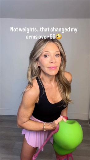Over 45? Sculpted arms in minutes a day. No weights #armworkout #flabbyarms #fitover40 #quickworkout