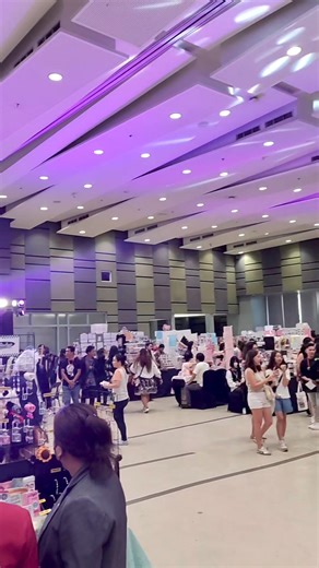 Late post😆 Thank you Cebu and Patrons of the Arts for having us. Thank you sa mga nageffort pumunta at nagbigay ng gifts❤️ Super happy to meet you all. Will definitely go back sa Cebu kasi kulang yung stay namin para makagala hahahahaha. Nabitin ako🤣 Next stop: San Pablo, Laguna - May 11 | Gladoodles