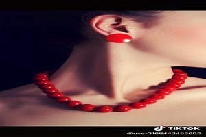 schönes Video 'RED BEADS - a symbol of love - Rote Perlen'