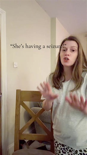 Me, doing this 100 times a week like it’s a full-time job, and somehow it still hits different 😬 ‘She’s having a seizure’ flashing on the screen while I just… keep going. Take a seat, chaos is served. #darkhumour #relatableaf #lipsync #seizure #messy
