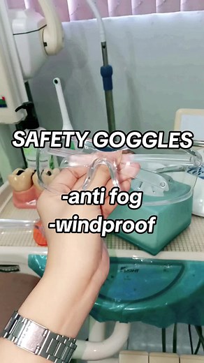 Essential Safety Goggles for Laboratory Use