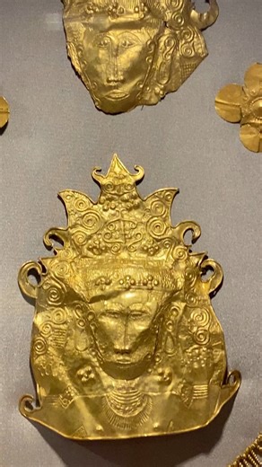 28K views · 667 reactions | Rare gold plaques reveal pre-Christian beliefs and Hindu influences in early Philippines. A goddess-like figure with raised hands and ritual objects reflects South Asian ties-echoed in our names, places, and deities today. #museum #museums #AyalaMuseum #Butuan #PhilippineHistory #museumlife #ButuanCity #fypシ゚viralシ | Museum x Stories | Facebook