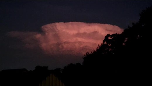 HOW'S THIS FOR AN APPROACHING THUNDERSTORM CLOUD? Sometimes Heidelberg serves up some of the most amazing weather phenomenons! Check out this video sent in by Luigi Divito, taken from central Heidelberg earlier this evening. Looks like a giant ceiling light shade!! 📸 Luigi Divito #heidelbergweather #thunderstorm #HeidelbergTimes South African Weather Service Vox Weather Storm Report SA | Heidelberg Times