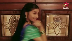 103K views · 1.1K reactions | Is promo ki ek jhalak dekh kar hi saari puraani yaadein tazaa ho gayi. Today, as I look back, I recall every memory, every moment that made this show a most loved one! Usi pyaar ke saath judiye is safar se dobaara. Budhvaar se, harr roz, shaam 5 baje, sirf StarPlus par. Ekta Kapoor #ShobhaKapoor #TanusriDasGupta Smriti Zubin Irani Ronit Boseroy Amar Upadhyay #BalajiTelefilms | Balaji Telefilms | Facebook