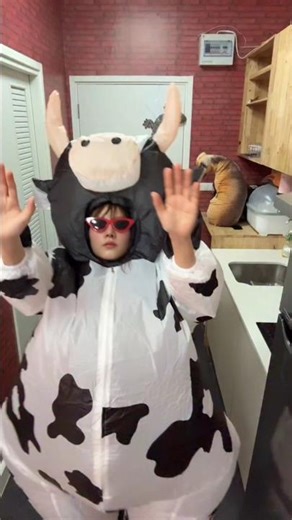 Cow Costume Kid Dancing! 🐄🌸😂 #Viral #Shorts