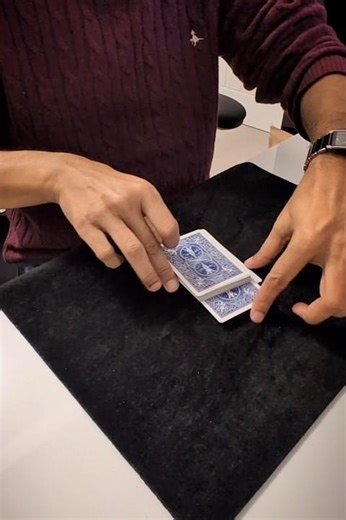 Amazing Card Trick - Watch Again to Learn the Secret 🤞