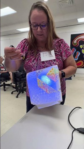 🔍 How to Know the Right Side and Wrong Side on White Fabric Using a Blacklight Flashlight