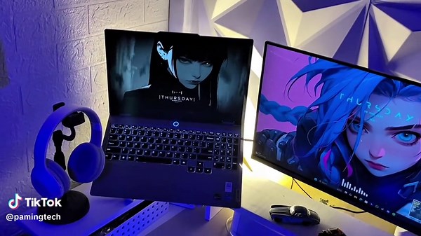 simple set up🙂‍↕️ #setup #setuplaptop #setupmonitor #desksetup #desksetupmonitors #pamingtech #techtok #mejakerja #laptopgaming #setupgaming #cinematic