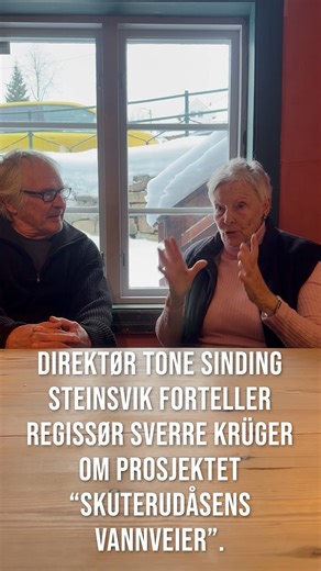 Blaafarveværket on Instagram: "💙 Mellom opptak til dokumentar om jubileumsutstillingen benytter en engasjert direktør Tone Sinding Steinsvik muligheten til å fortelle regissør Sverre Krüger om prosjektet «Skuterudåsens vannveier» på Koboltgruvene 😃 Vil du også høre og lære litt historie fra 1772, sett av noen minutter her 😊 Skuterudåsens vannveier er støttet av @sparebankstiftelsenmodum 🙌 #blaafarveværket #sparebankstiftelsenmodum #skuterudåsensvannveier #koboltgruvene"