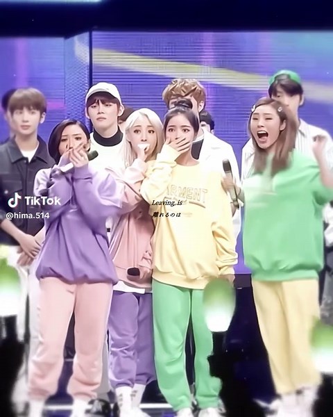 マンネの1位をステージでメンバー全員で祝うMAMAMOO🥹‪💚 またこの4人での笑顔をみたいな #mamamoo #solar #moonbyul #wheein #hwasa @𝘮𝘪𝘬𝘢 @미아.* @아이리 @ʚ ᴍᴏᴍᴏ ɞ @코코.*（こころ） @란 @はな @🍌りあ🍓 @躁