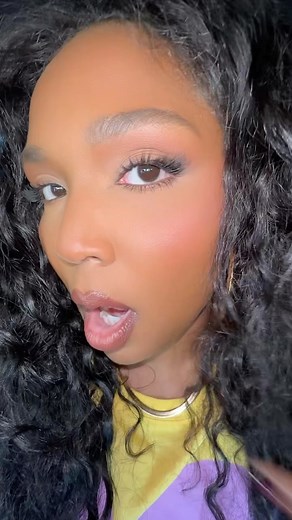 Lizzo on Instagram: "💳💳💳"