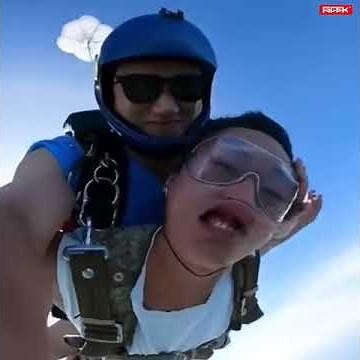 Guy pass out during skydiving-TRY NOT TO LAUGH