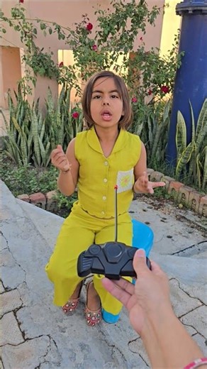 yeh remote sach me control kar raha hai 😂#shorts