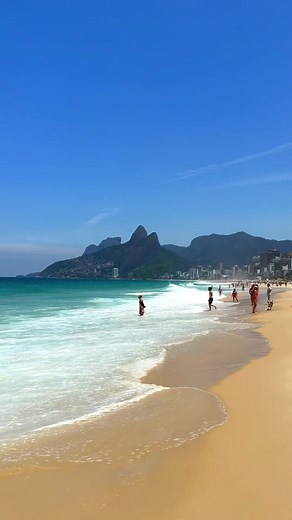 Sightseeing in Rio! 🇧🇷🚠🌊 #brazil #riodejaneiro #brasil #rio #travel #wondersoftheworld #sightseeing #brazilian #brasilian #marvelouscity #christtheredeemer #parquelage #sugarloaf #latin #latinamerica #sugarloafmountain #santateresa #selaron #selaronsteps #traveltips #travelguide #guarana #guaranaantarctica #brazilainfood #indiginousart #art