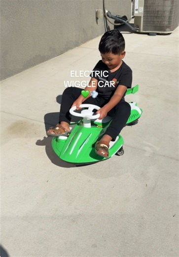 So far the funniest kids toy 💚💨 #wigglecar #electricwigglecar #electrictoycar #kidstoys #outdoorplay @Akeleo-Drive