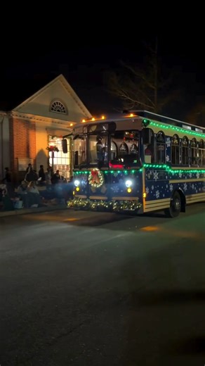 🚎✨ The Yorktown Trolley put on quite a show at last night’s annual Williamsburg Christmas Parade in Colonial Williamsburg! This year marks the 60th anniversary of the beloved parade, and nearly 20,000 people came out to celebrate. We’d like to extend a big thank you to the Greater Williamsburg Chamber of Commerce for hosting the fun event! 🚎✨ #ChristmasParade #Trolley #HolidayCheer #VisitYorktown #YorktownVA Visit Williamsburg | Visit Yorktown