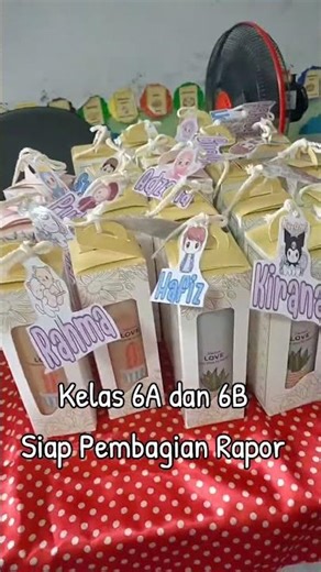 Preparation for distributing report cards, rewards and souvenirs to students