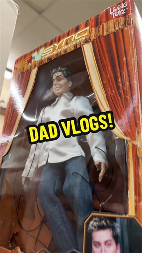 It was a long day, but so much fun hanging out with the homies! We took a trip out to Radcliff and hit up Chocolate Lab, and then Little Angels in Louisville. And all the homies got to try them! Then while burning some time before @Boose flight, we stopped at a Peddlers Mall and saw some pretty sweet stuff! Been a crazy dad vlogs, but drop them 📦 and @ashtonsjokes will open her mystery box! @.ThiccKy @Justalilsnackysnack @BadWolfFenrir @philyteddy 4 life @Gabby💚 @jacobcostello72 #roadtrip #sna