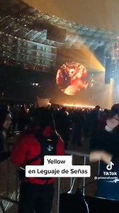 Hasta en lenguaje de señas #Yellow es maravilloso 💛 @manuelPiscoya en #Tiktok #Coldplay #coldplayperu AB🖖🏻 | Coldplay México